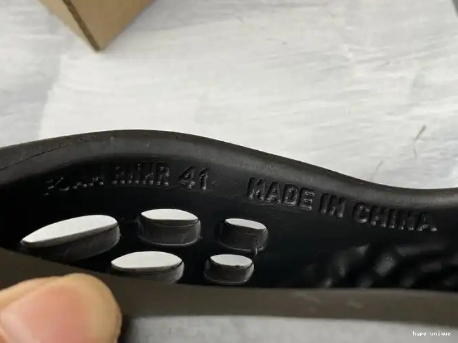 hype Foam Yeezy Runner Slide 0525